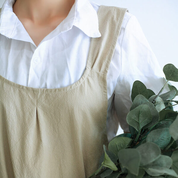 Cross Back Cotton Apron khaki 100% washed cotton no tie slip on chef florist apron model neckline close-up view
