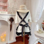 adjustable tie-back waist on sweet lace lolita apron