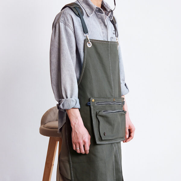 Outdoor convertible apron backpack 2-in-1, army green polyester work apron with detachable pocket