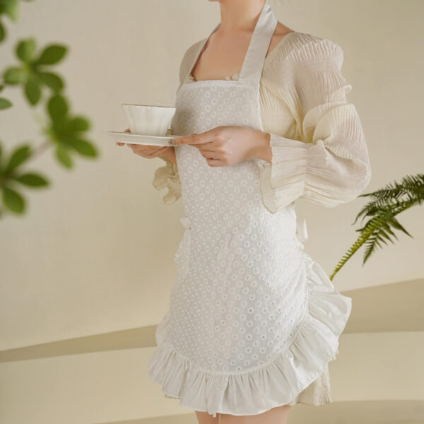 cute lace apron for women, frilled floral embroidery decorative kitchen lace apron, single size non-waterproof sheer cotton apron for baking & florist work