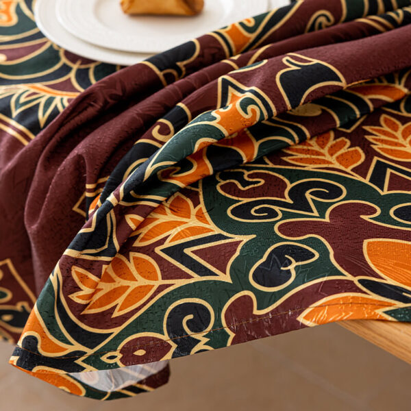 Textured polyester jacquard tablecloth, elegant arabesque scroll woven pattern folds